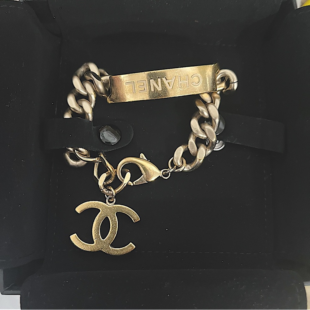 Chanel plate bracelet